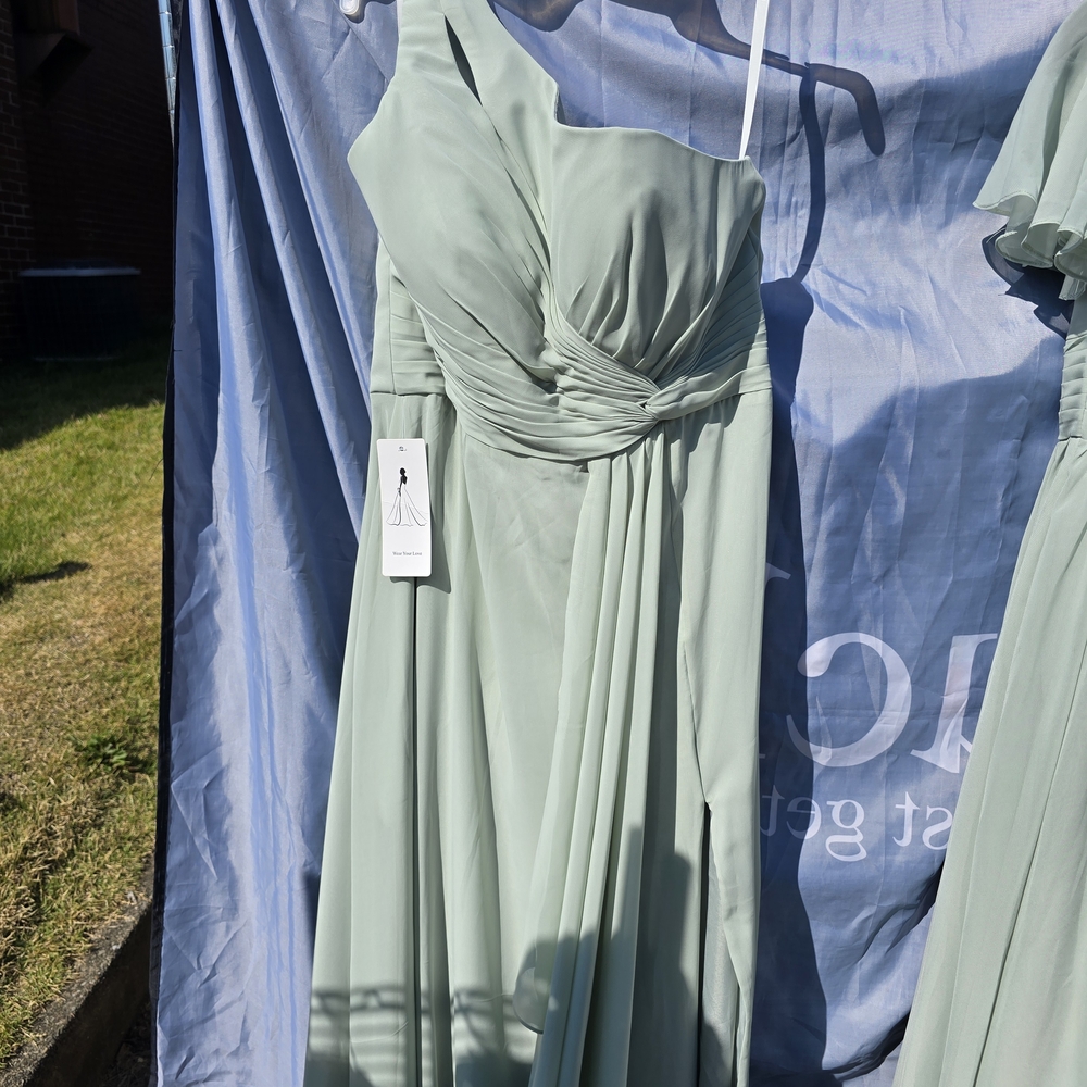 Chic One-Shoulder Wedding Dress in Soft Green